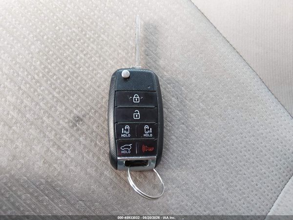 2016 KIA SEDONA LX