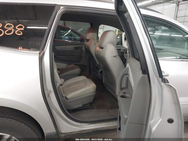 2016 CHEVROLET TRAVERSE 2LT — I8