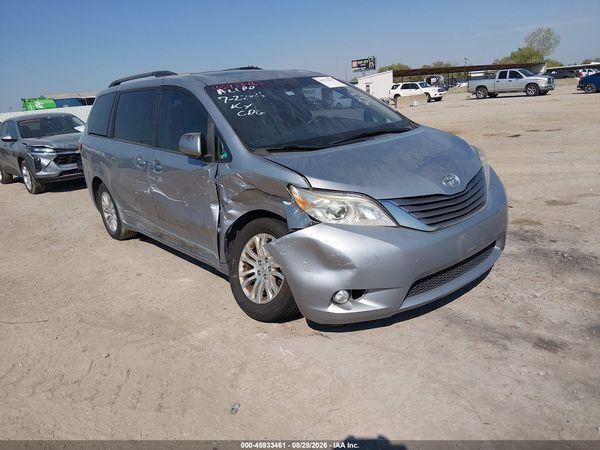 2017 TOYOTA SIENNA XLE 8 PASSENGER — I1