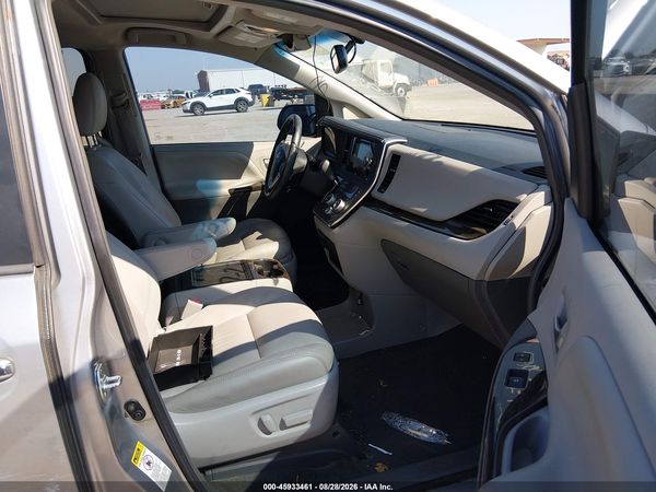 2017 TOYOTA SIENNA XLE 8 PASSENGER — I5