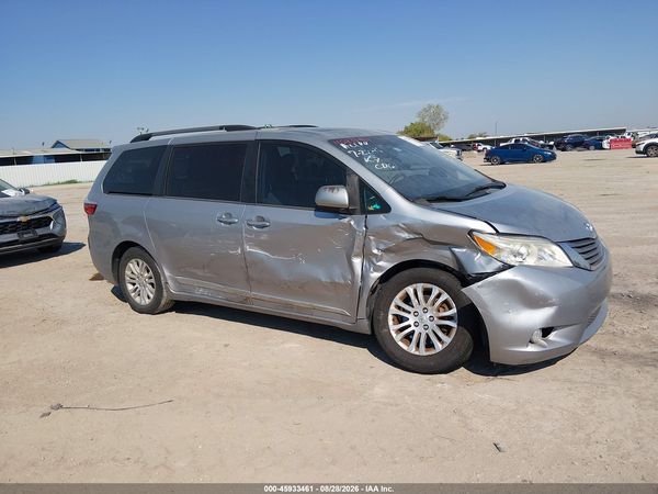 2017 TOYOTA SIENNA XLE 8 PASSENGER — I6