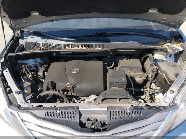 2017 TOYOTA SIENNA XLE 8 PASSENGER — I10