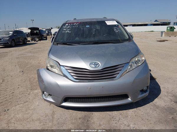2017 TOYOTA SIENNA XLE 8 PASSENGER — I115