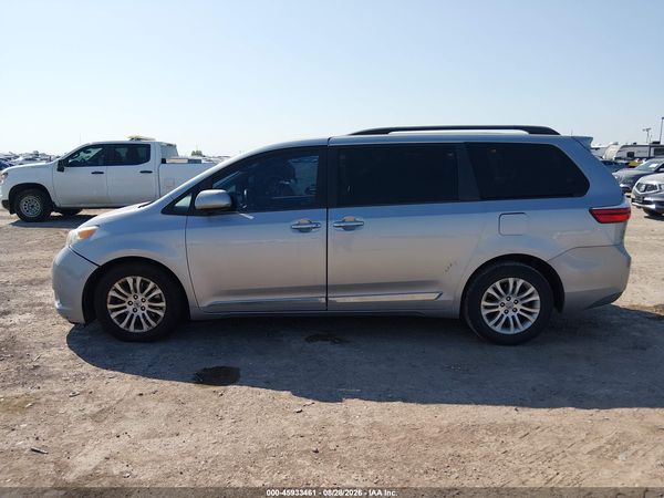 2017 TOYOTA SIENNA XLE 8 PASSENGER — I117