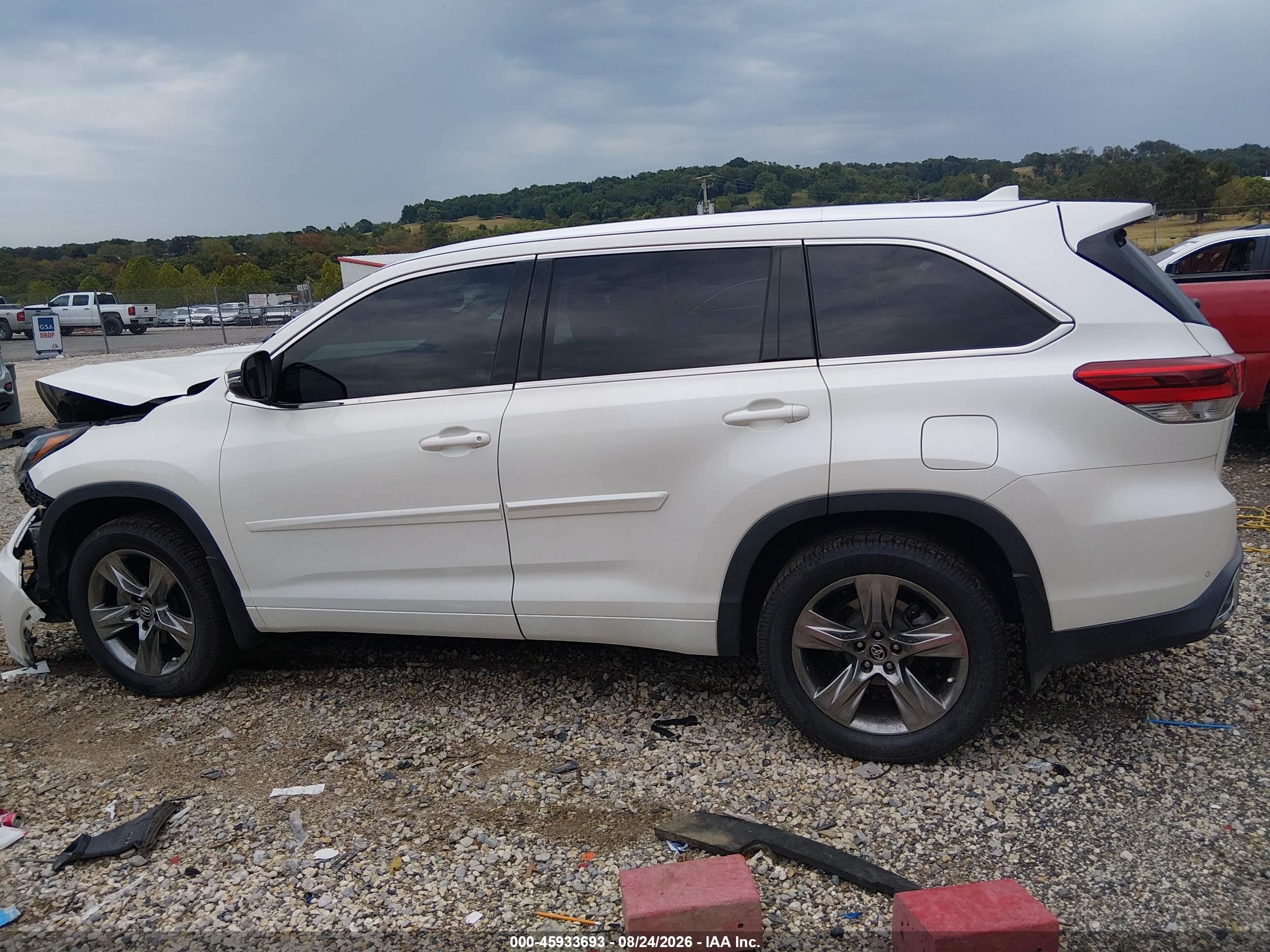 2019 TOYOTA HIGHLANDER LIMITED