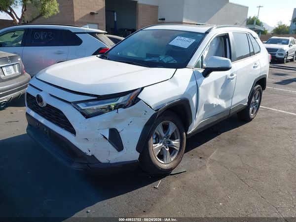 2025 TOYOTA RAV4 XLE — I2