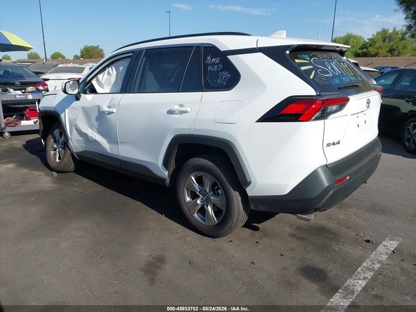 2025 TOYOTA RAV4 XLE — I3