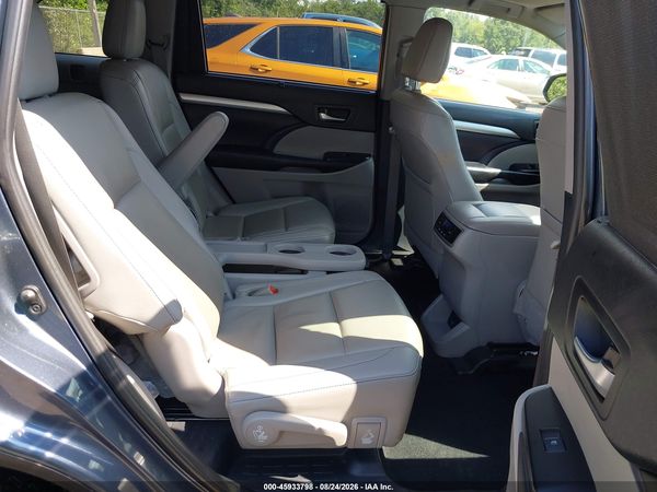 2019 TOYOTA HIGHLANDER XLE — I8