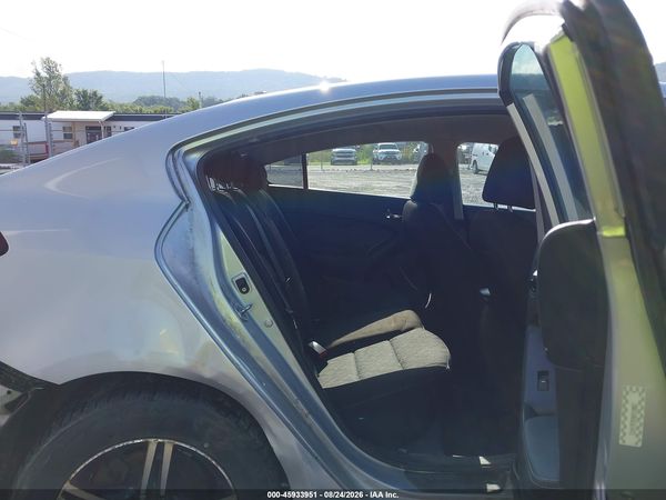 2016 KIA FORTE LX — I8