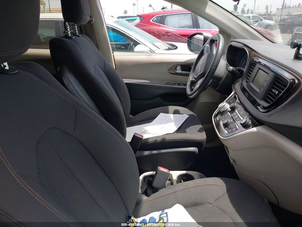 2017 CHRYSLER PACIFICA LX — I5