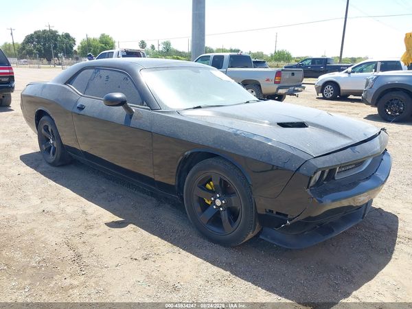 2013 DODGE CHALLENGER SXT — I1