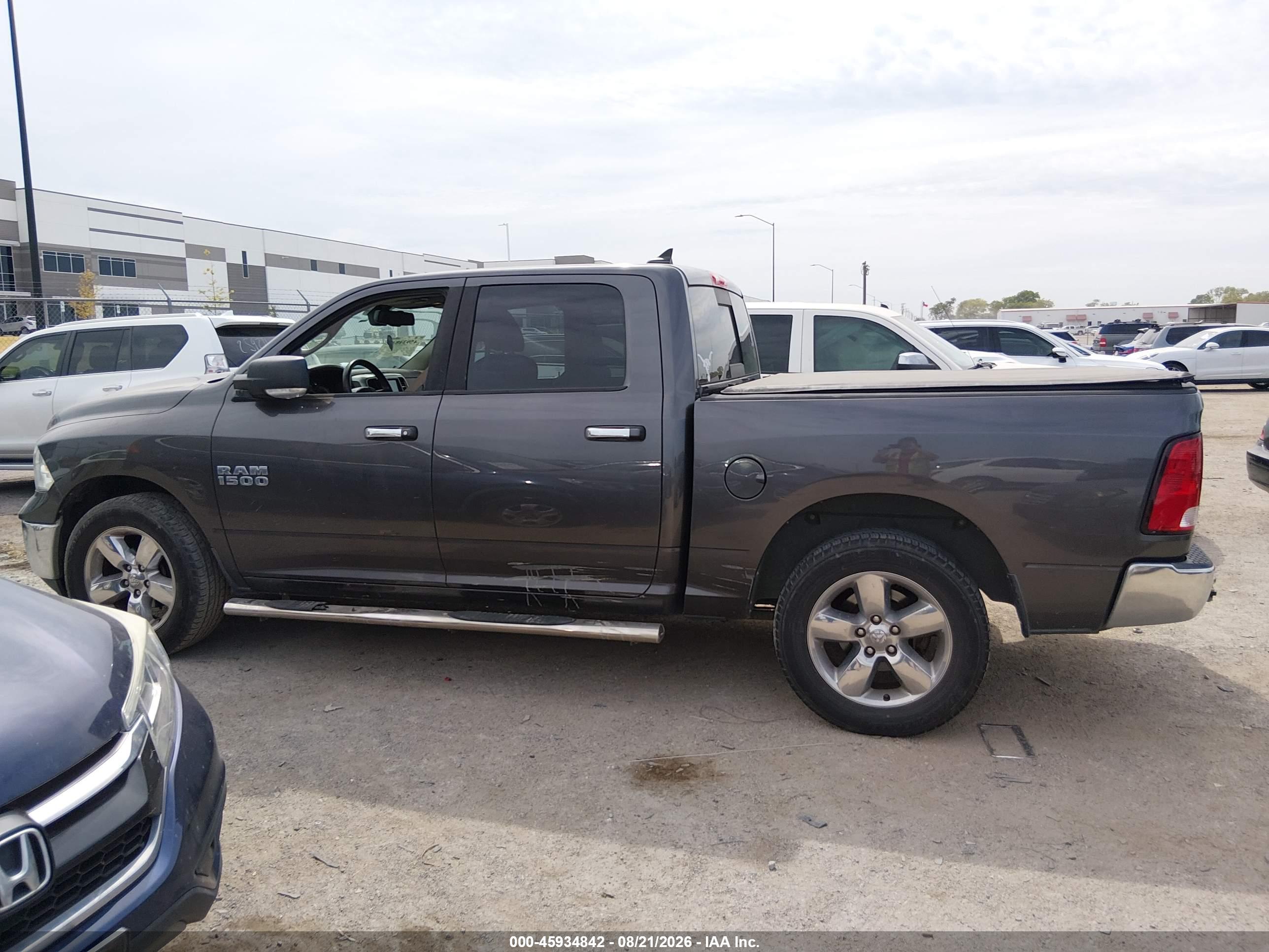 2016 RAM 1500 SLT