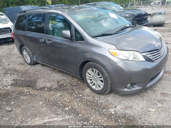2016 TOYOTA SIENNA XLE 8 PASSENGER — I1