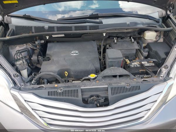 2016 TOYOTA SIENNA XLE 8 PASSENGER — I10
