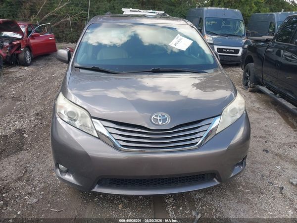 2016 TOYOTA SIENNA XLE 8 PASSENGER — I115