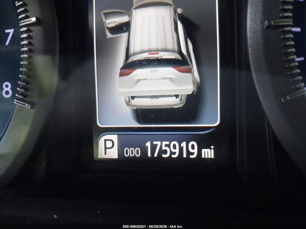 2016 TOYOTA SIENNA XLE 8 PASSENGER — I118