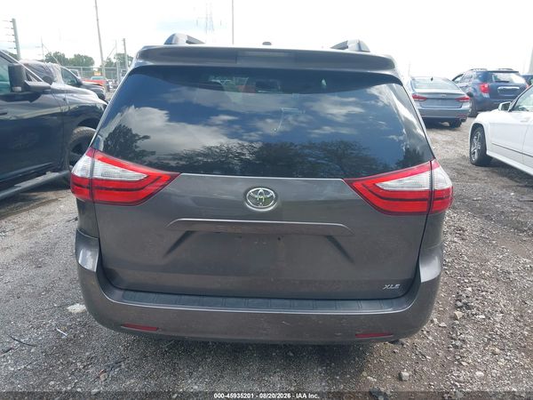 2016 TOYOTA SIENNA XLE 8 PASSENGER — I119