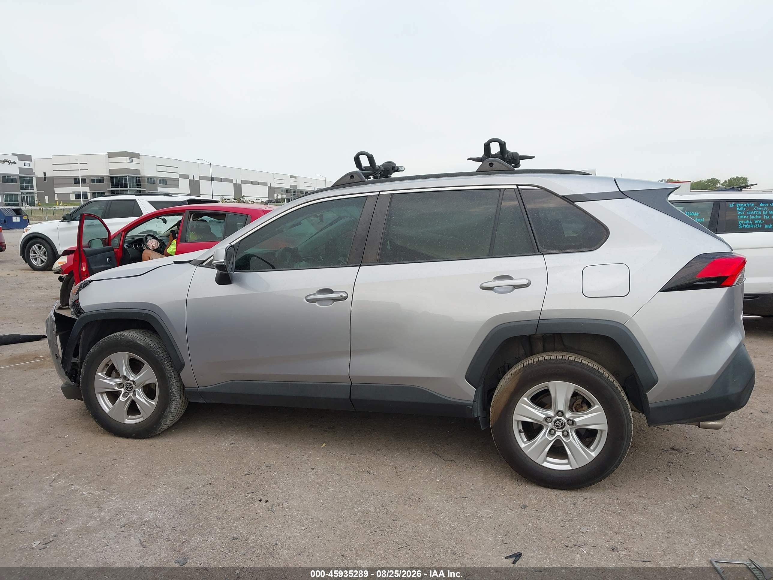 2021 TOYOTA RAV4 XLE