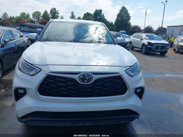 2022 TOYOTA HIGHLANDER LE