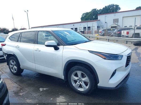 2022 TOYOTA HIGHLANDER LE