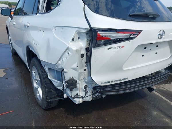 2022 TOYOTA HIGHLANDER LE