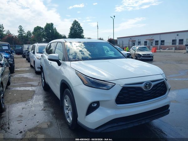 2022 TOYOTA HIGHLANDER LE