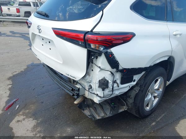 2022 TOYOTA HIGHLANDER LE