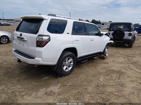 2022 TOYOTA 4RUNNER SR5 — I4
