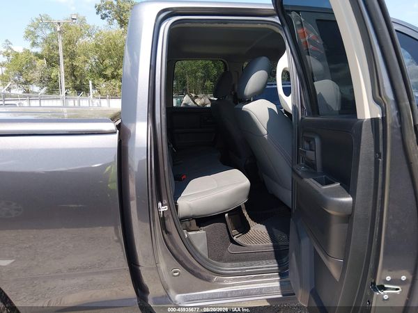 2016 RAM 1500 ST — I8