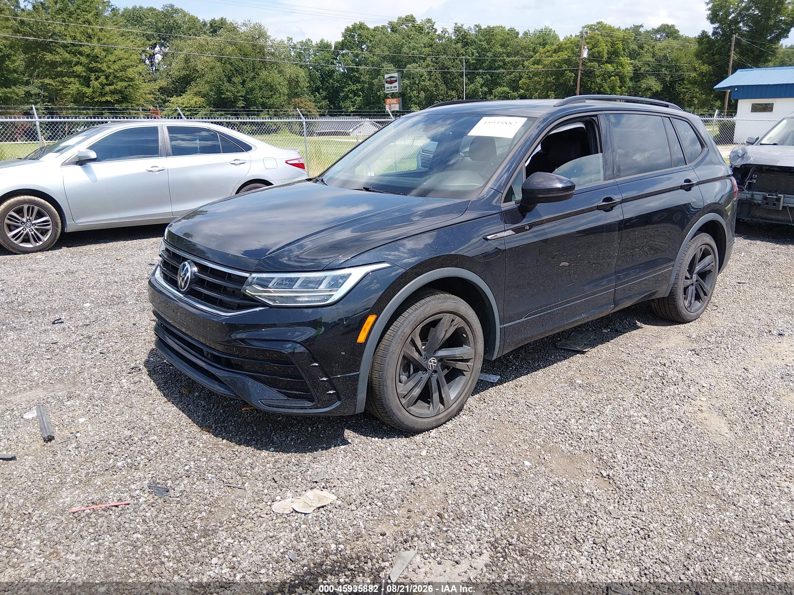 2023 VOLKSWAGEN TIGUAN 2.0T SE R-LINE BLACK — I2