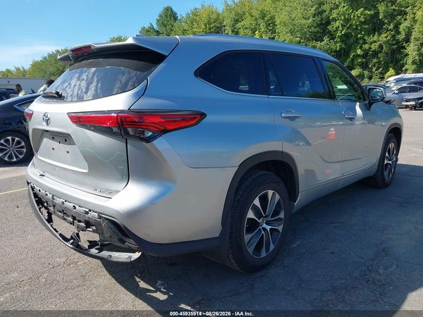 2021 TOYOTA HIGHLANDER XLE — I4