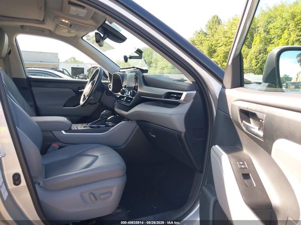 2021 TOYOTA HIGHLANDER XLE — I5