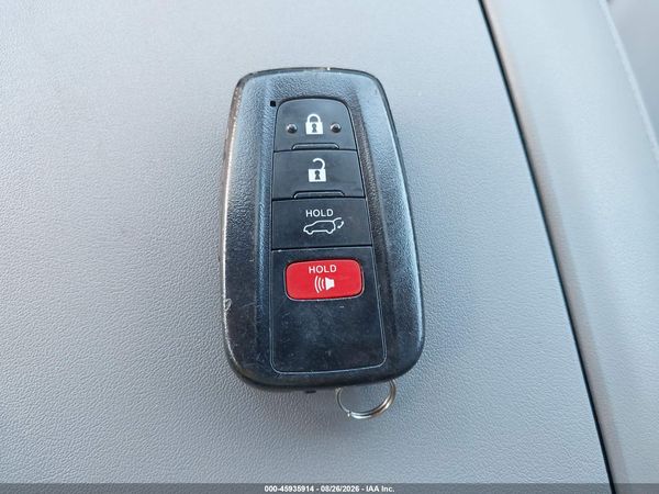 2021 TOYOTA HIGHLANDER XLE — I11
