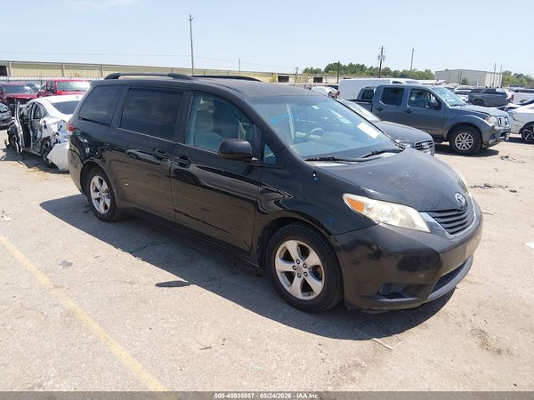 2014 TOYOTA SIENNA LE V6 8 PASSENGER — I1