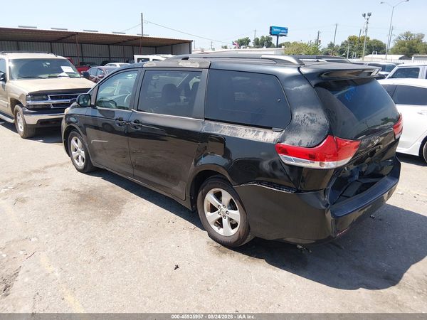 2014 TOYOTA SIENNA LE V6 8 PASSENGER — I3