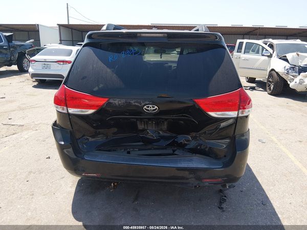 2014 TOYOTA SIENNA LE V6 8 PASSENGER — I6