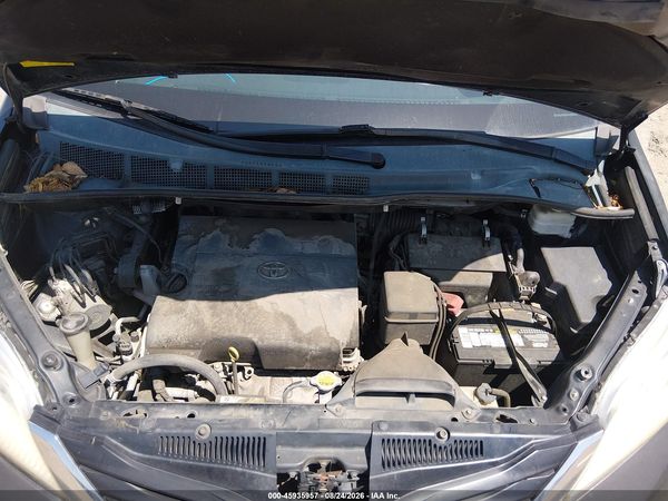 2014 TOYOTA SIENNA LE V6 8 PASSENGER — I10
