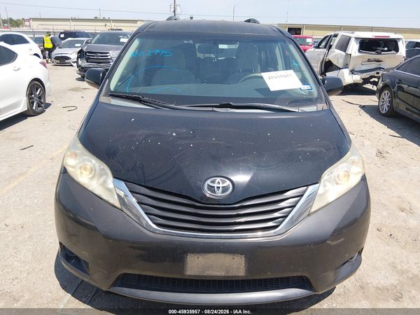 2014 TOYOTA SIENNA LE V6 8 PASSENGER — I115
