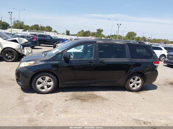2014 TOYOTA SIENNA LE V6 8 PASSENGER — I117
