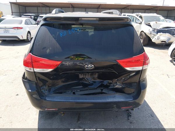 2014 TOYOTA SIENNA LE V6 8 PASSENGER — I119