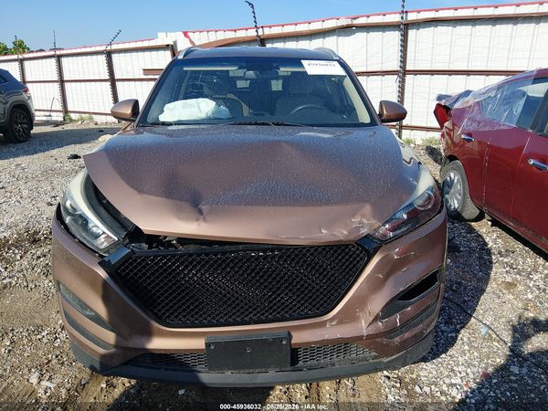 2017 HYUNDAI TUCSON SE