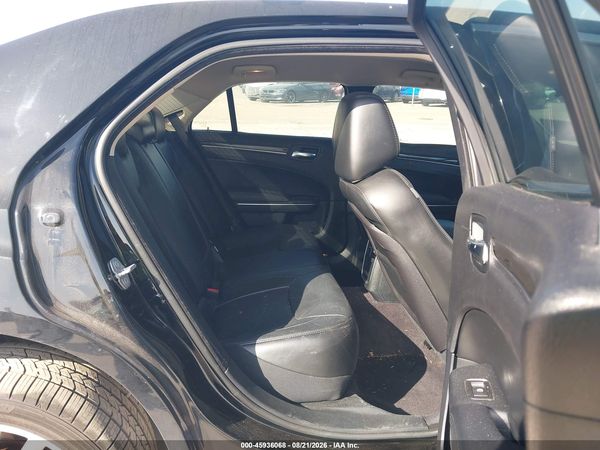2016 CHRYSLER 300 LIMITED — I8