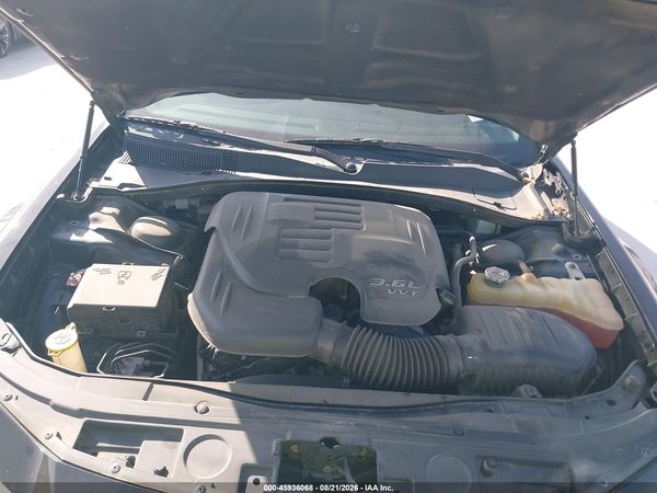 2016 CHRYSLER 300 LIMITED — I10