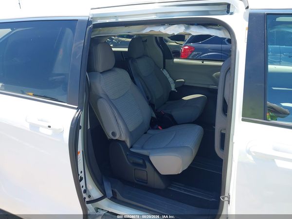 2023 TOYOTA SIENNA LE — I8