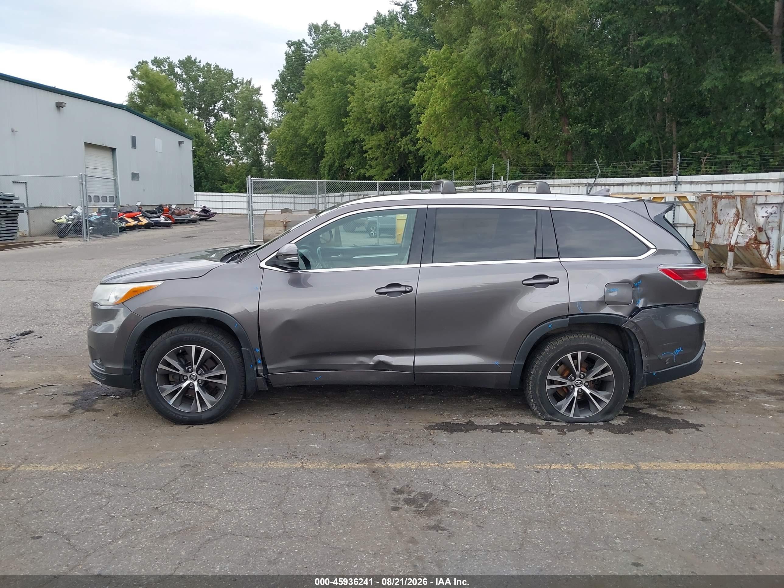 2016 TOYOTA HIGHLANDER XLE V6