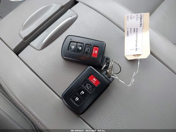2016 TOYOTA HIGHLANDER XLE V6