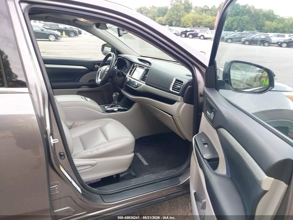 2016 TOYOTA HIGHLANDER XLE V6