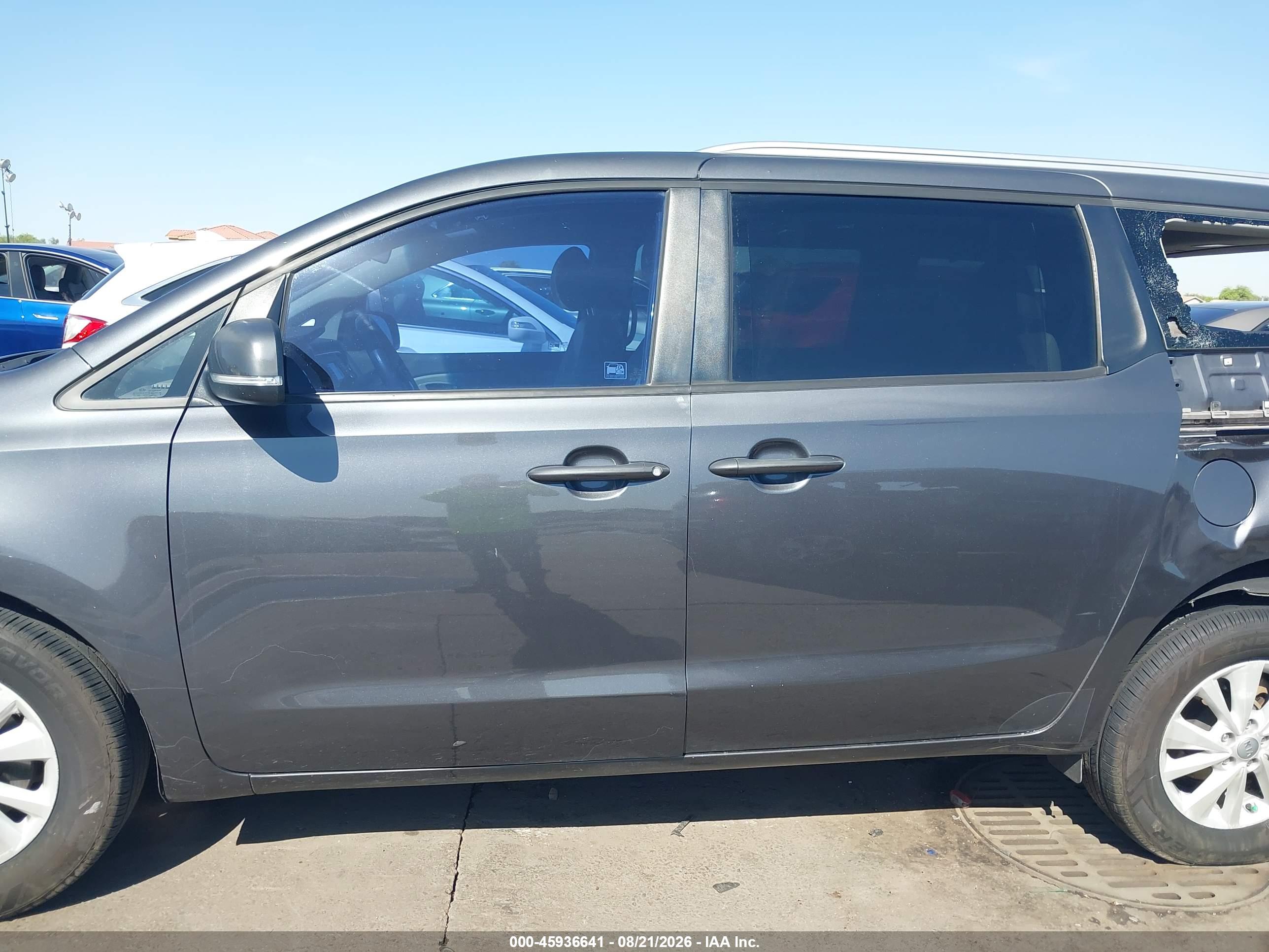 2016 KIA SEDONA LX