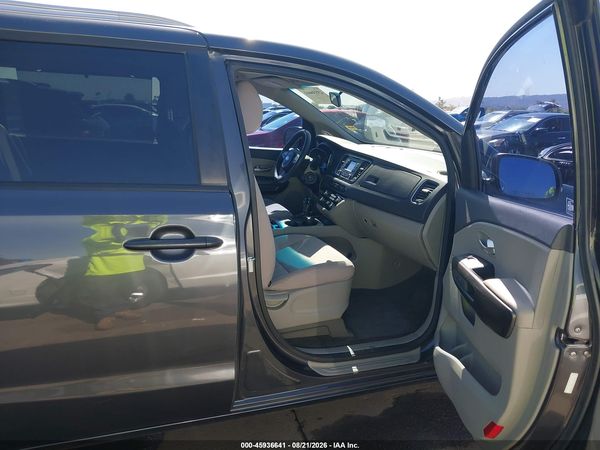 2016 KIA SEDONA LX