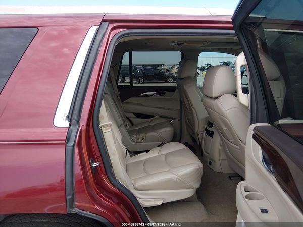 2016 CADILLAC ESCALADE PREMIUM COLLECTION — I8